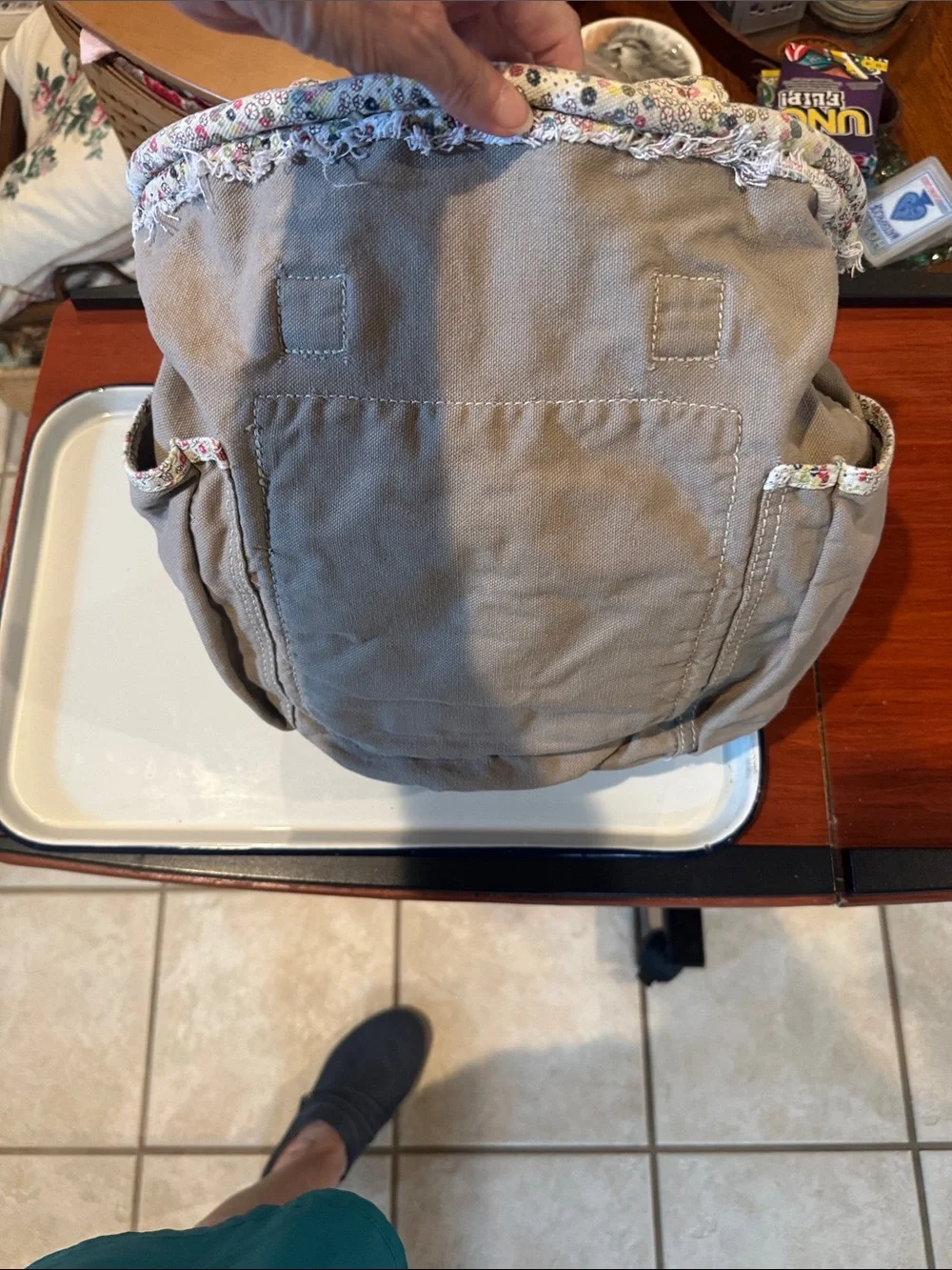 thirty-one Bag Canvas Tan with Floral Trim Pockets